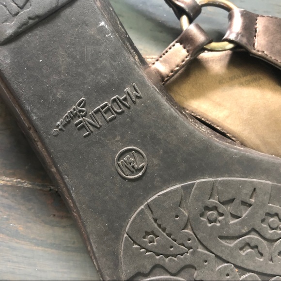 | SHOES | - Picture 3 of 3